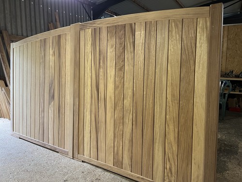 Wooden driveway gates hardwood - wooden,
